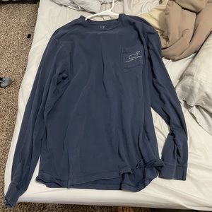 Vineyard vines size medium blue long sleeve tshirt. Good condition.